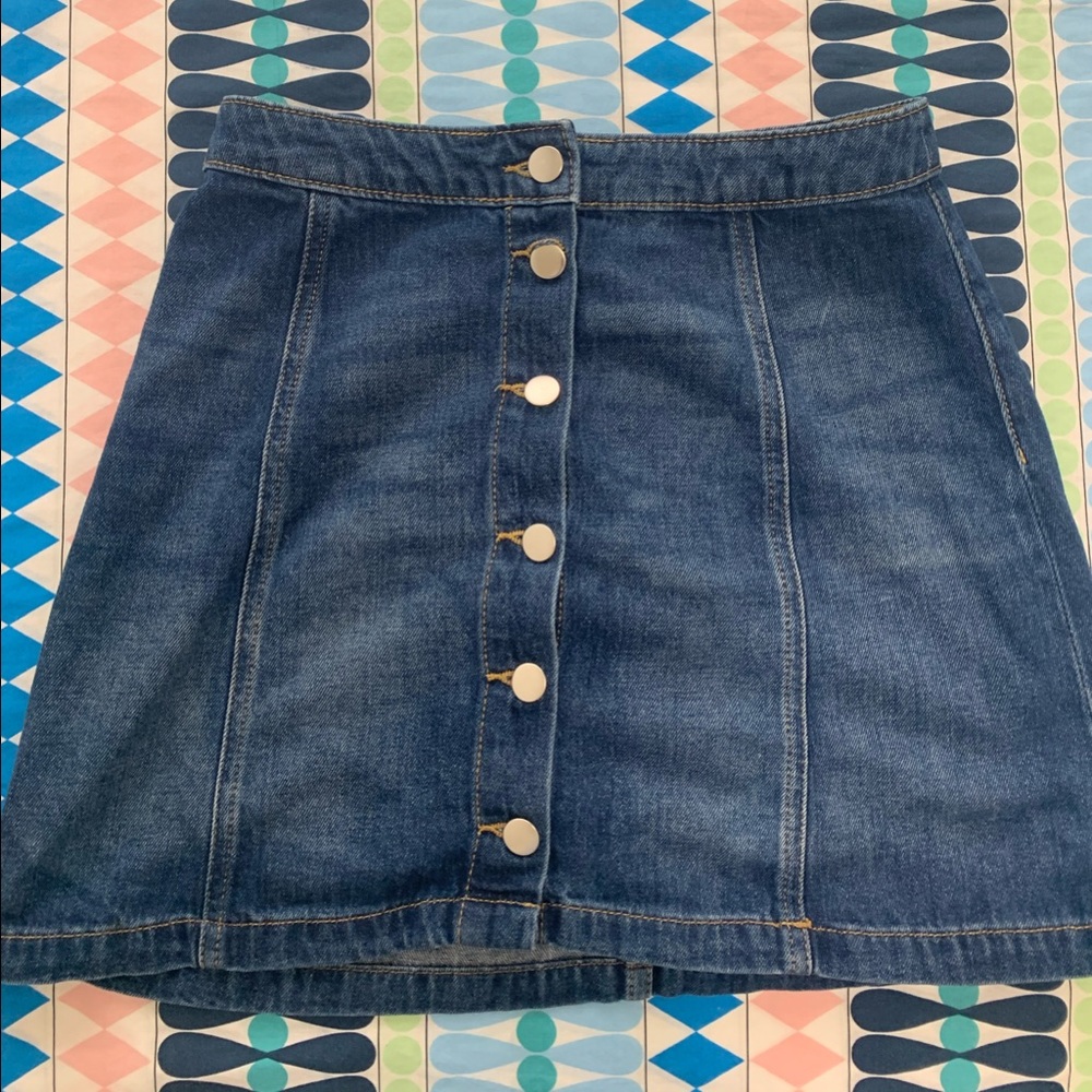 h&m medium wash denim skirt!